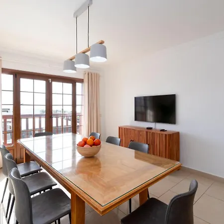 Veintidos, Вілла