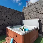 Veintidos, * Playa Blanca (Lanzarote)