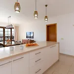 Villa Veintidos, *