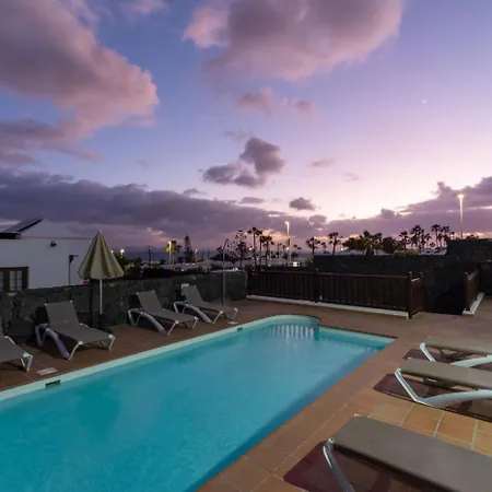 Вилла Veintidos, *